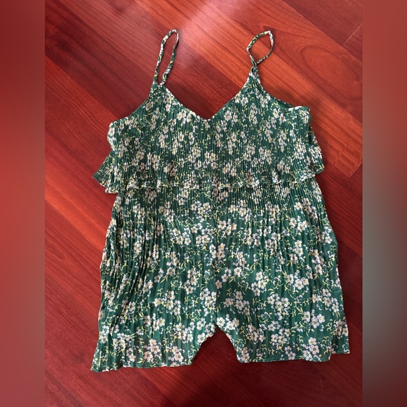 Adjustable green floral romper - Picture 2 of 5